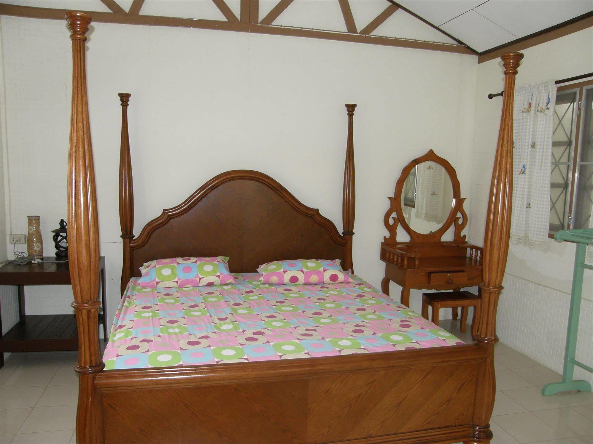 Anchana House Jomtien Beach Exterior photo