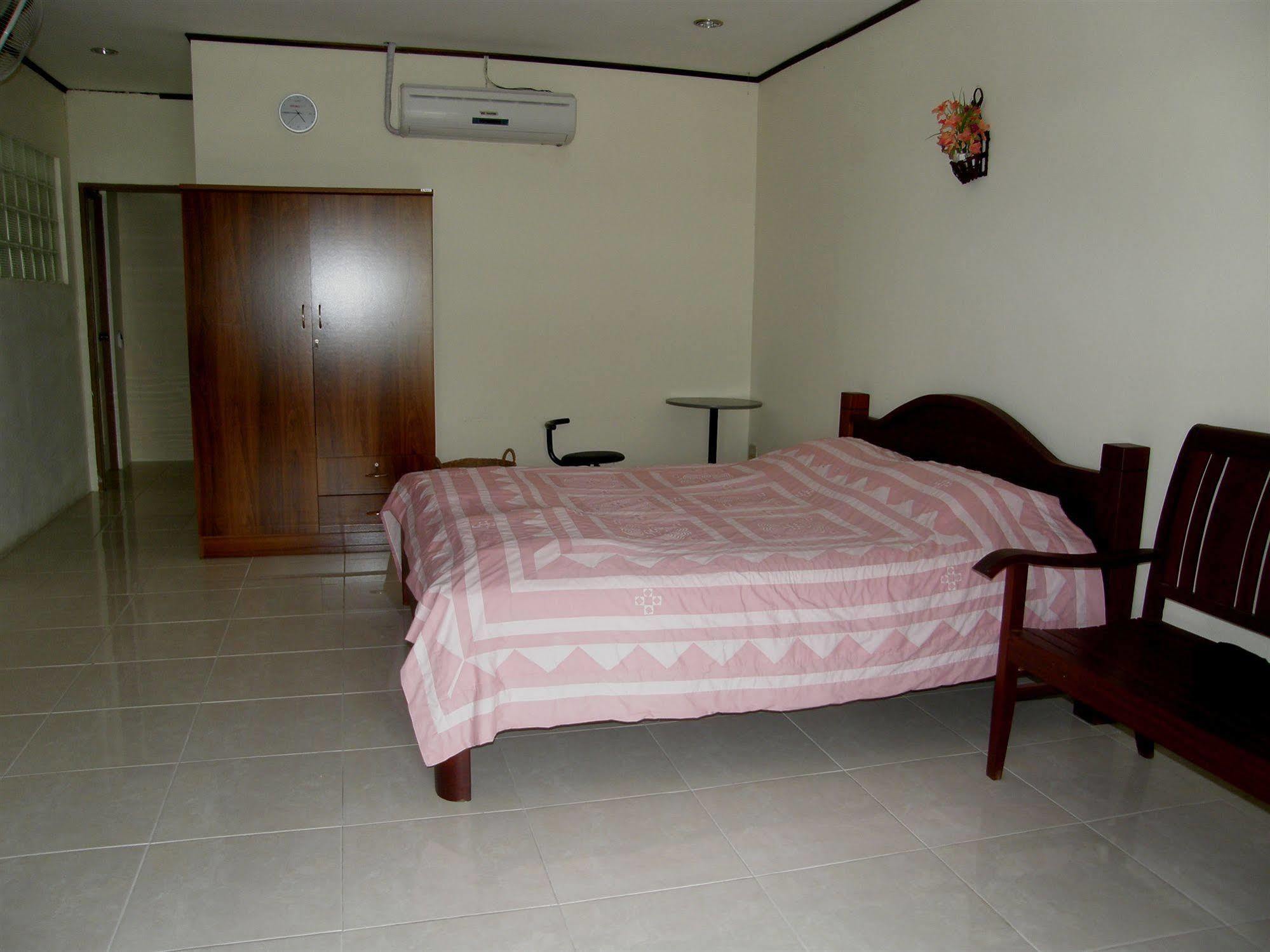 Anchana House Jomtien Beach Exterior photo