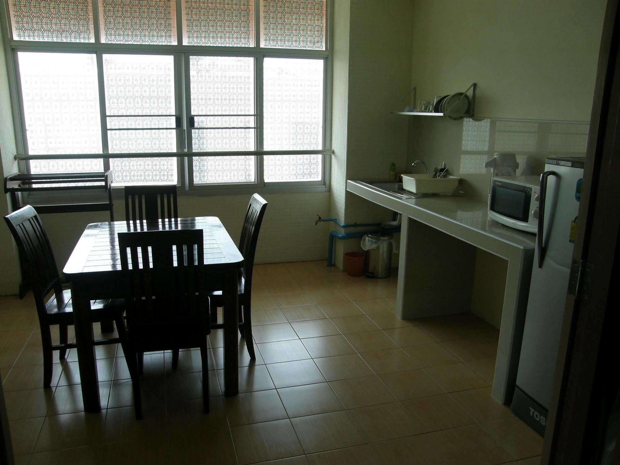 Anchana House Jomtien Beach Exterior photo